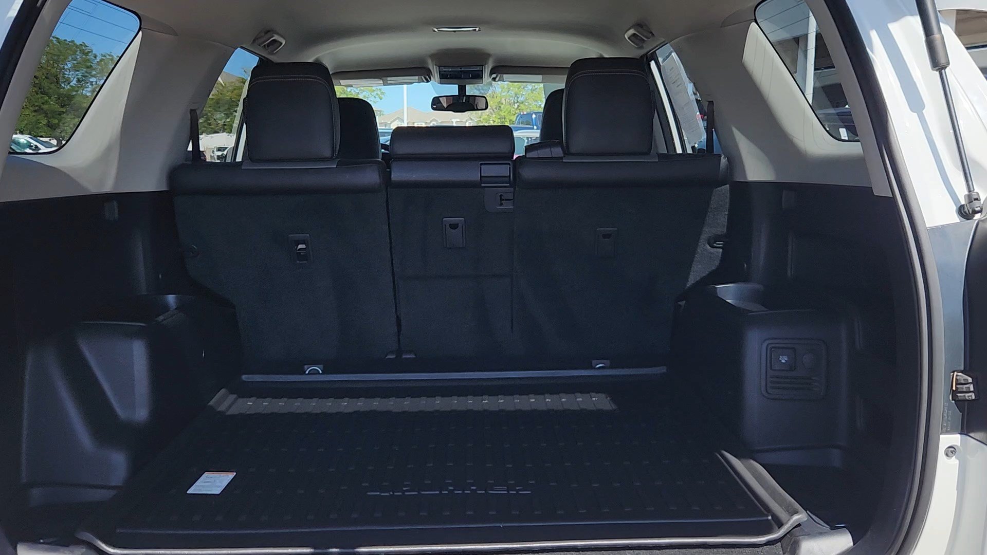 Used 2019 Super White Toyota SR5 image 37