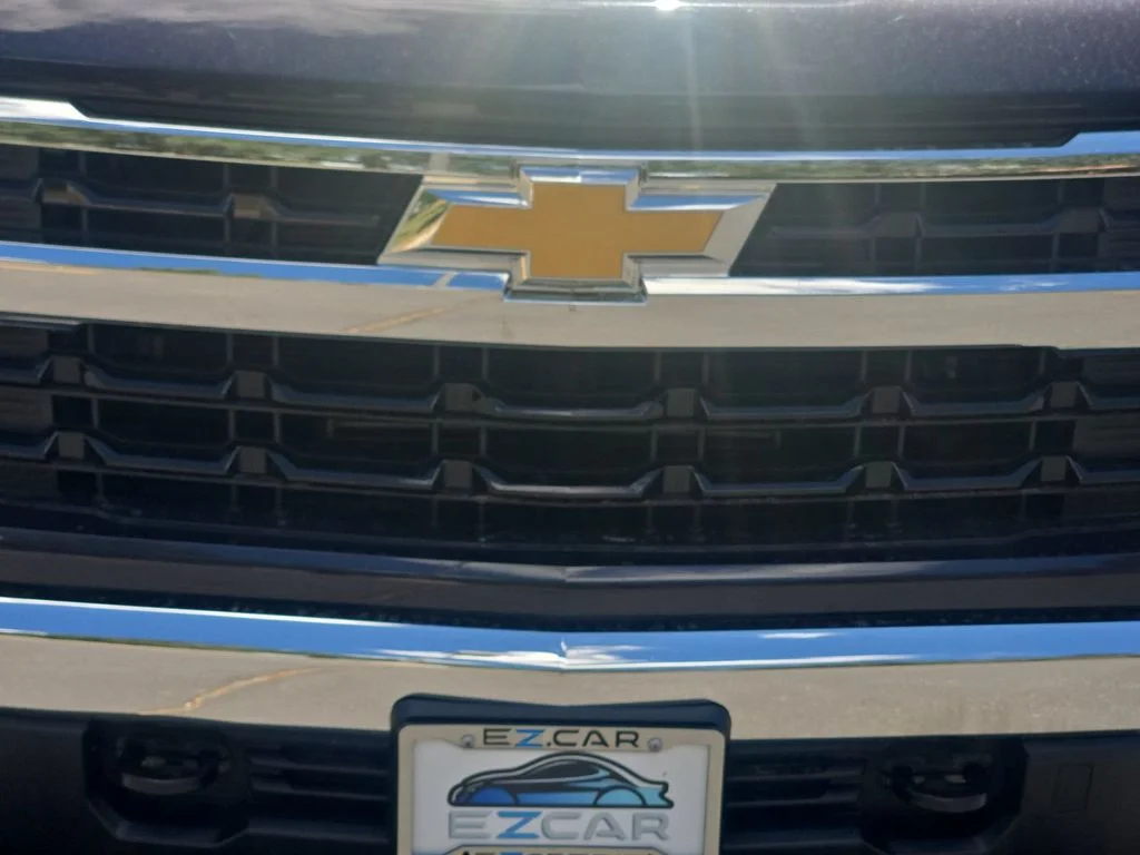 Used 2023 Gray Chevrolet LT image 17