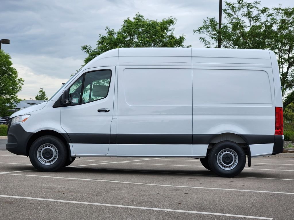Used 2026 ARCTIC WHITE Mercedes-Benz WORKER image 5