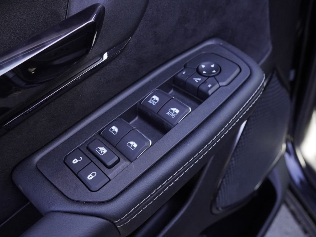 New 2026 Diamond Black Crystal Pearl-Coat Exterior Paint RAM RHO image 12