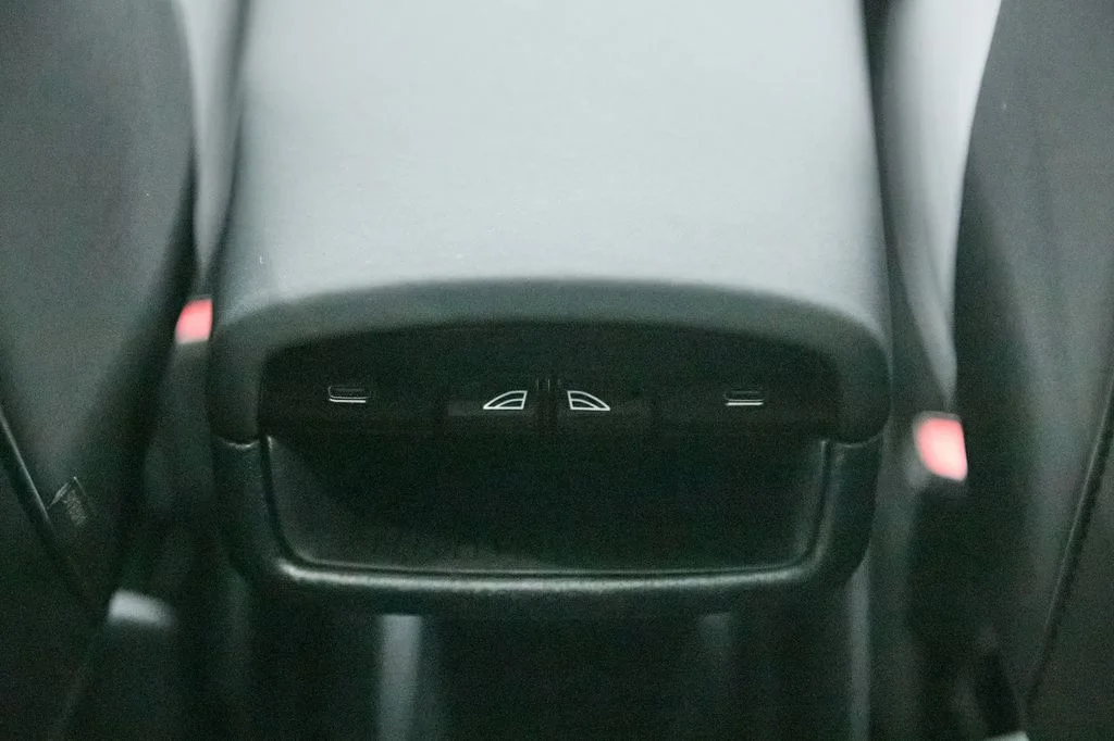 New 2026 Crystal White Volvo Ultra image 22