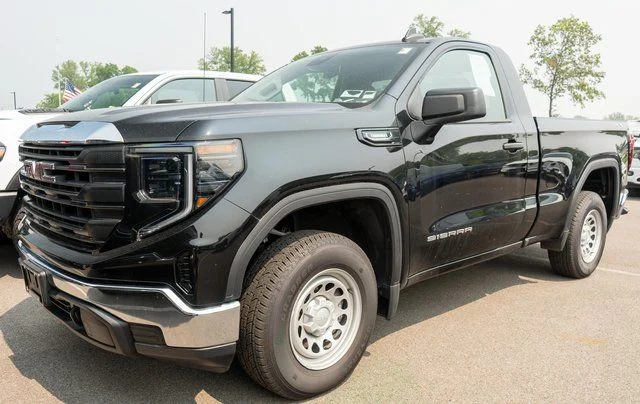 Used 2025 Onyx Black GMC Pro image 1