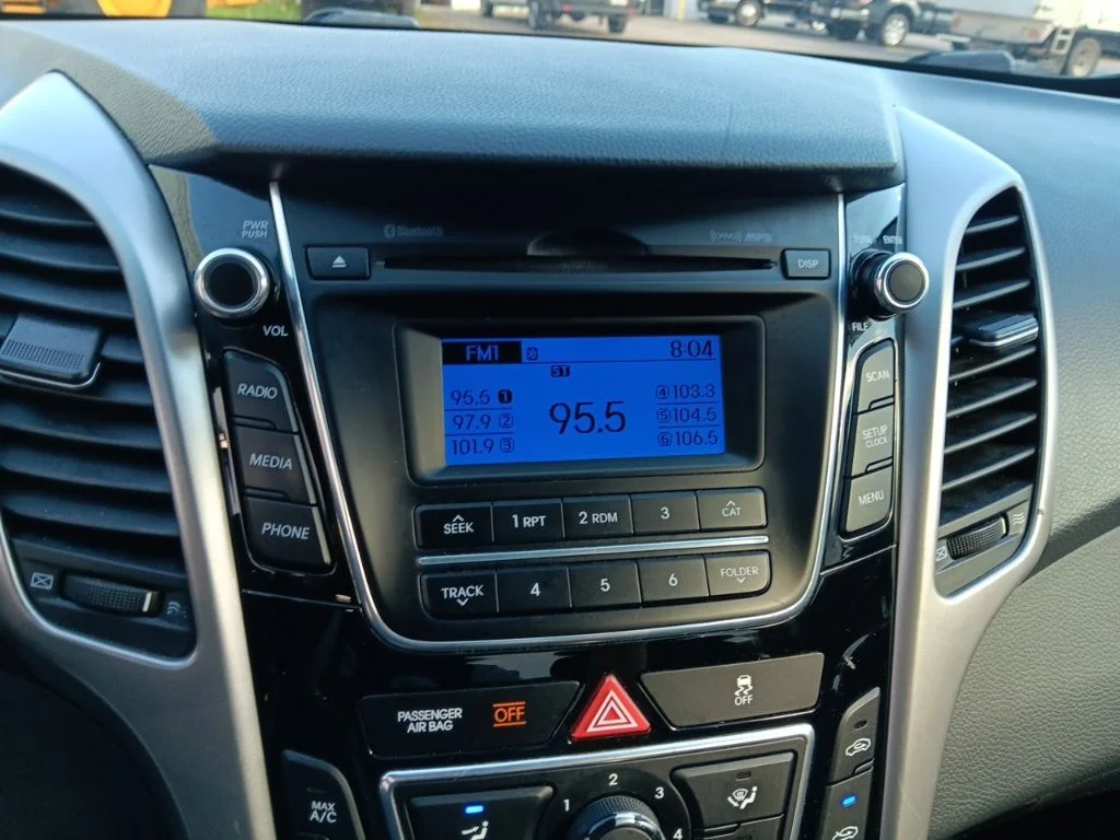 Used 2017 Black Noir Pearl Hyundai Base image 35