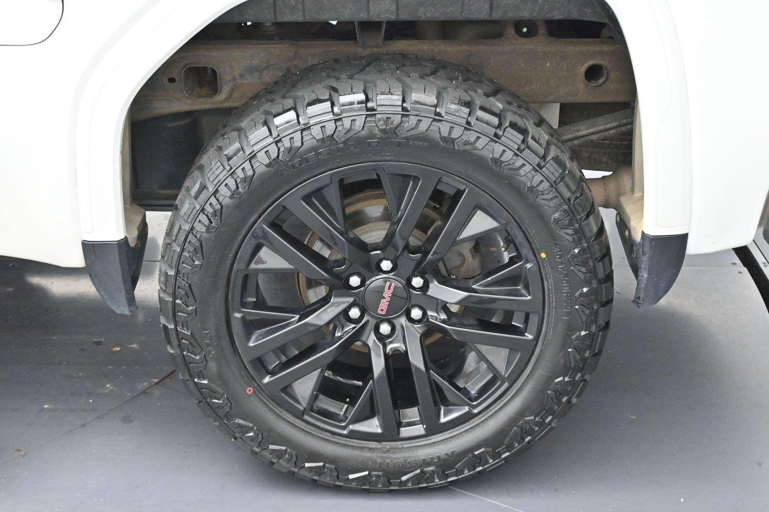 Used 2020 White Frost Tricoat GMC Denali image 37