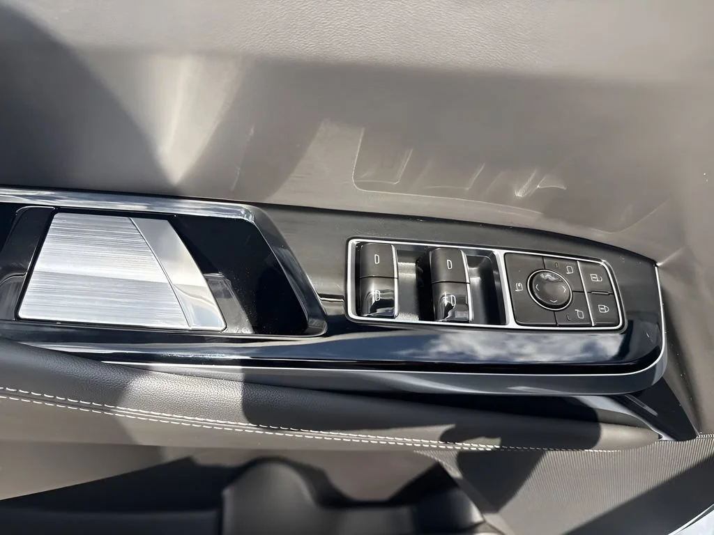 Used 2025 Crystal White Tricoat Cadillac Sport Platinum image 30