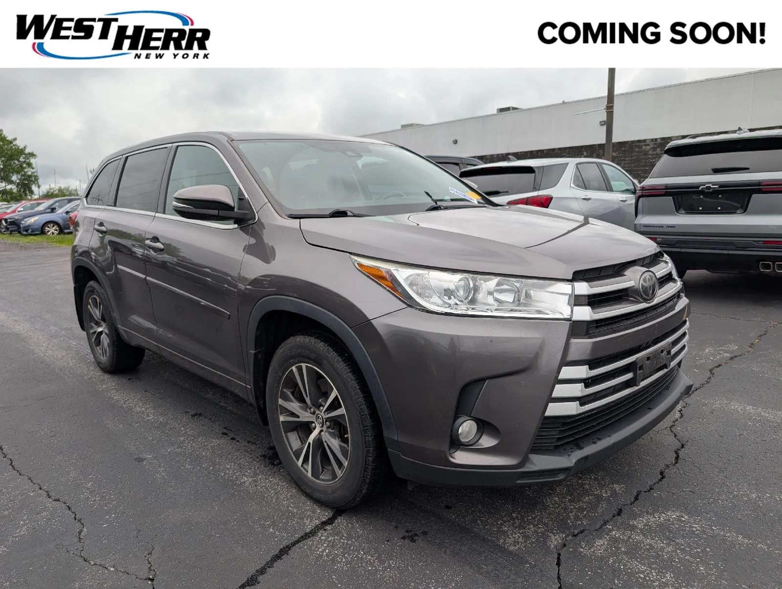 Used 2017 Gy Toyota LE image 1