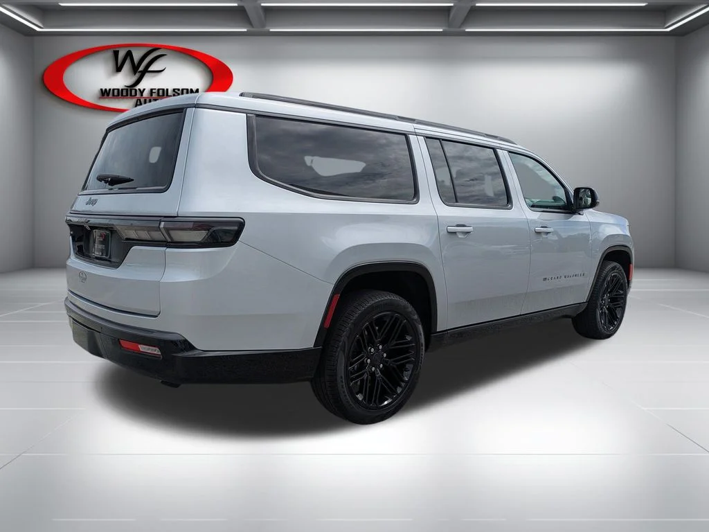 New 2026 Silver-Zynith Exterior Paint Jeep Limited Reserve image 6