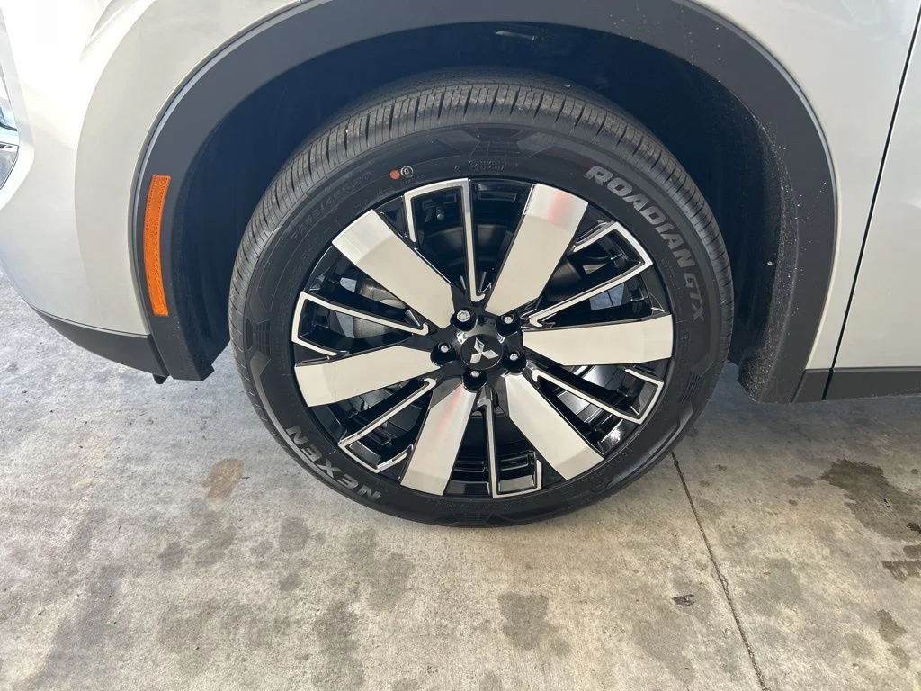 New 2026 Silver Mitsubishi SE 1.5T 2WD image 14