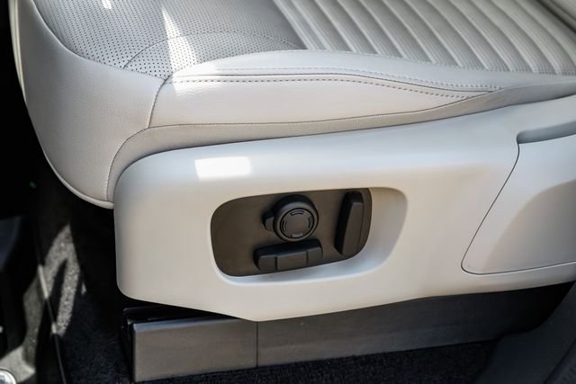 Used 2025 White Land Rover Dynamic SE image 47