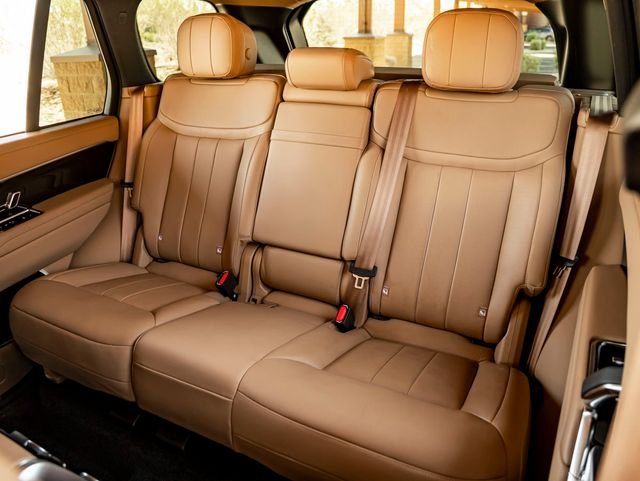 Certified Used 2025 British Racing Green SV Bespoke Ultra Met Gloss Land Rover SE image 26