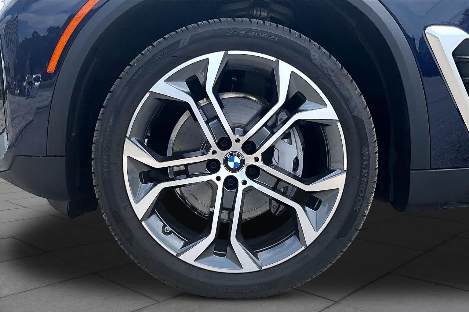 Used 2026 Tanzanite Blue II Metallic BMW sDrive40i image 10