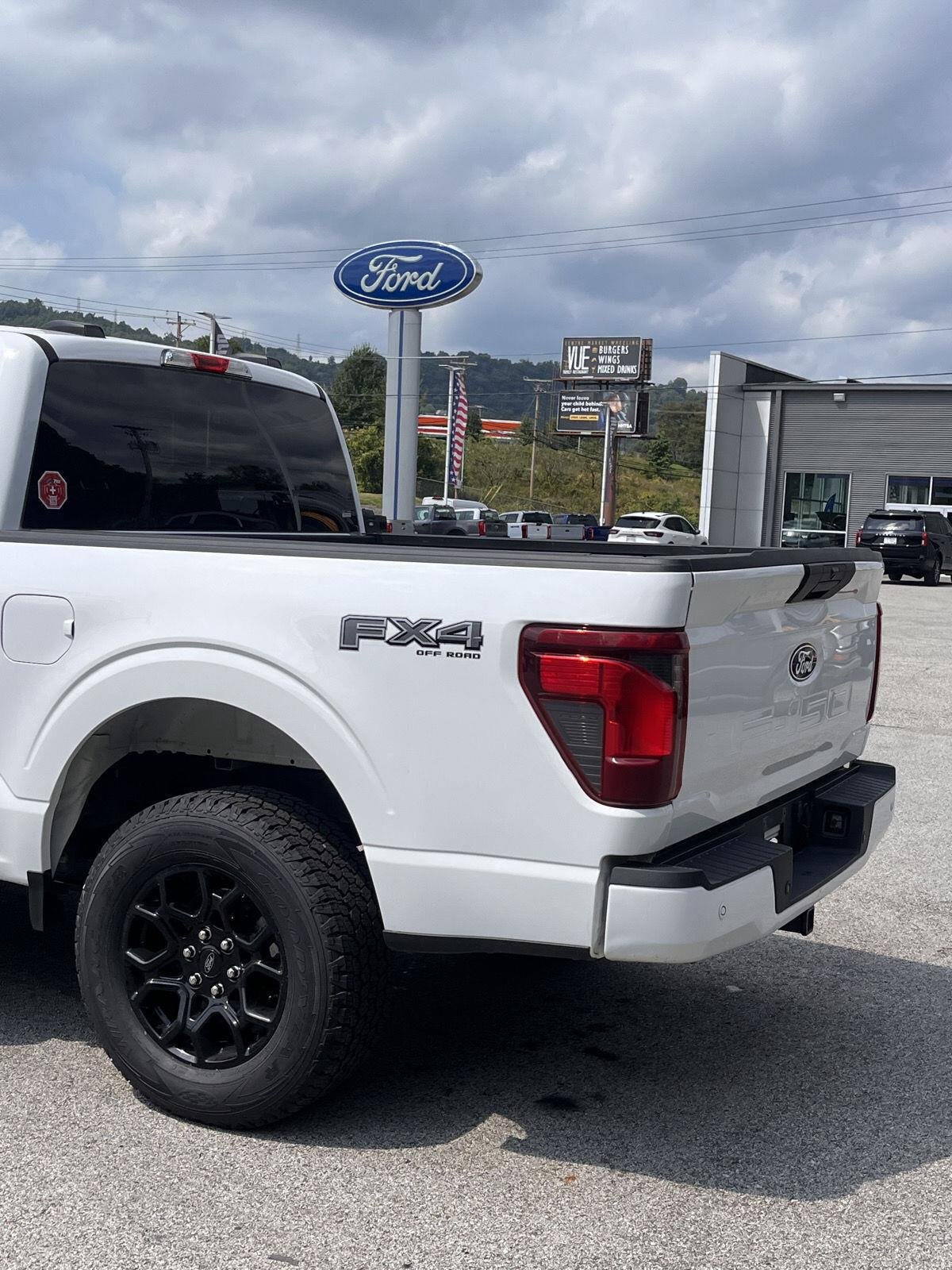 Used 2025 Oxford White Ford XLT image 6