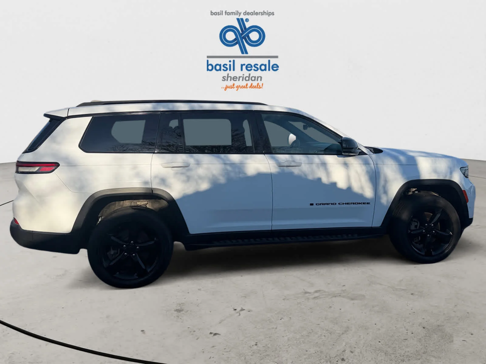 Used 2024 Bright White Jeep Limited image 8