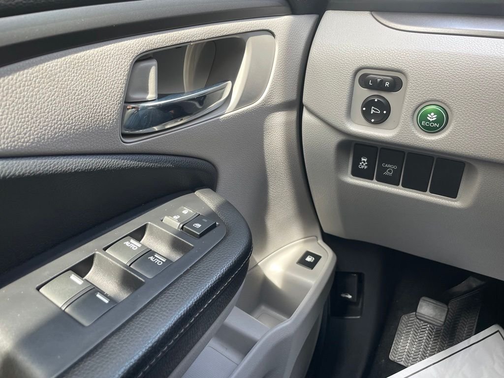 Used 2019 Modern Steel Metallic Honda RTL-T image 12