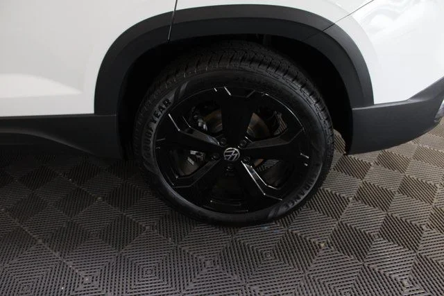 2025 Volkswagen Taos SEL - Photo 23