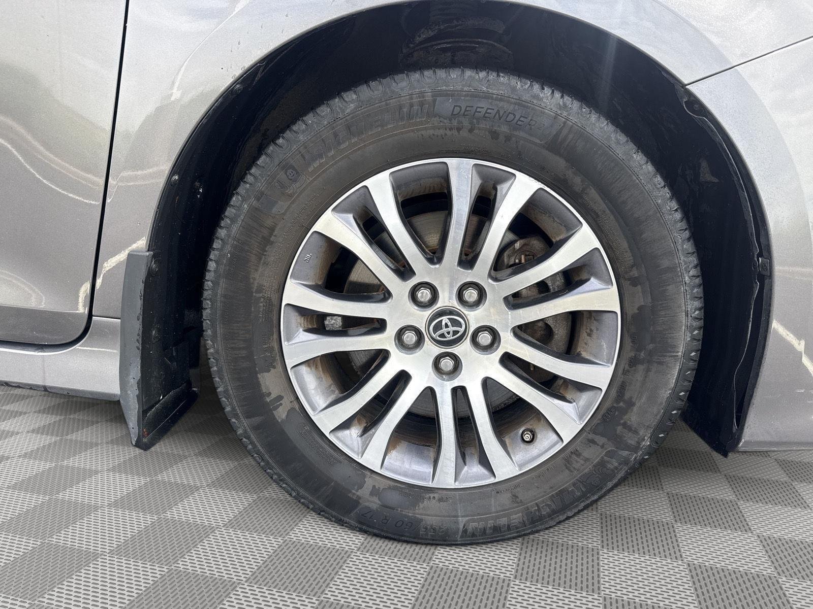 Used 2018 Predawn Gray Mica Toyota XLE image 6