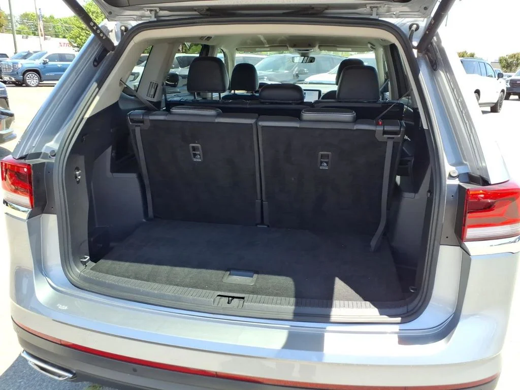 Used 2024  Volkswagen 2.0T SE w/Technology image 28