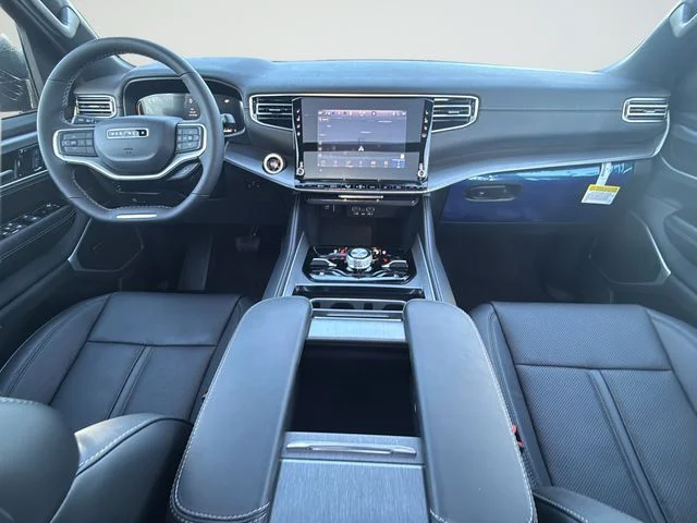 2025 Jeep Wagoneer L Series II - Photo 14