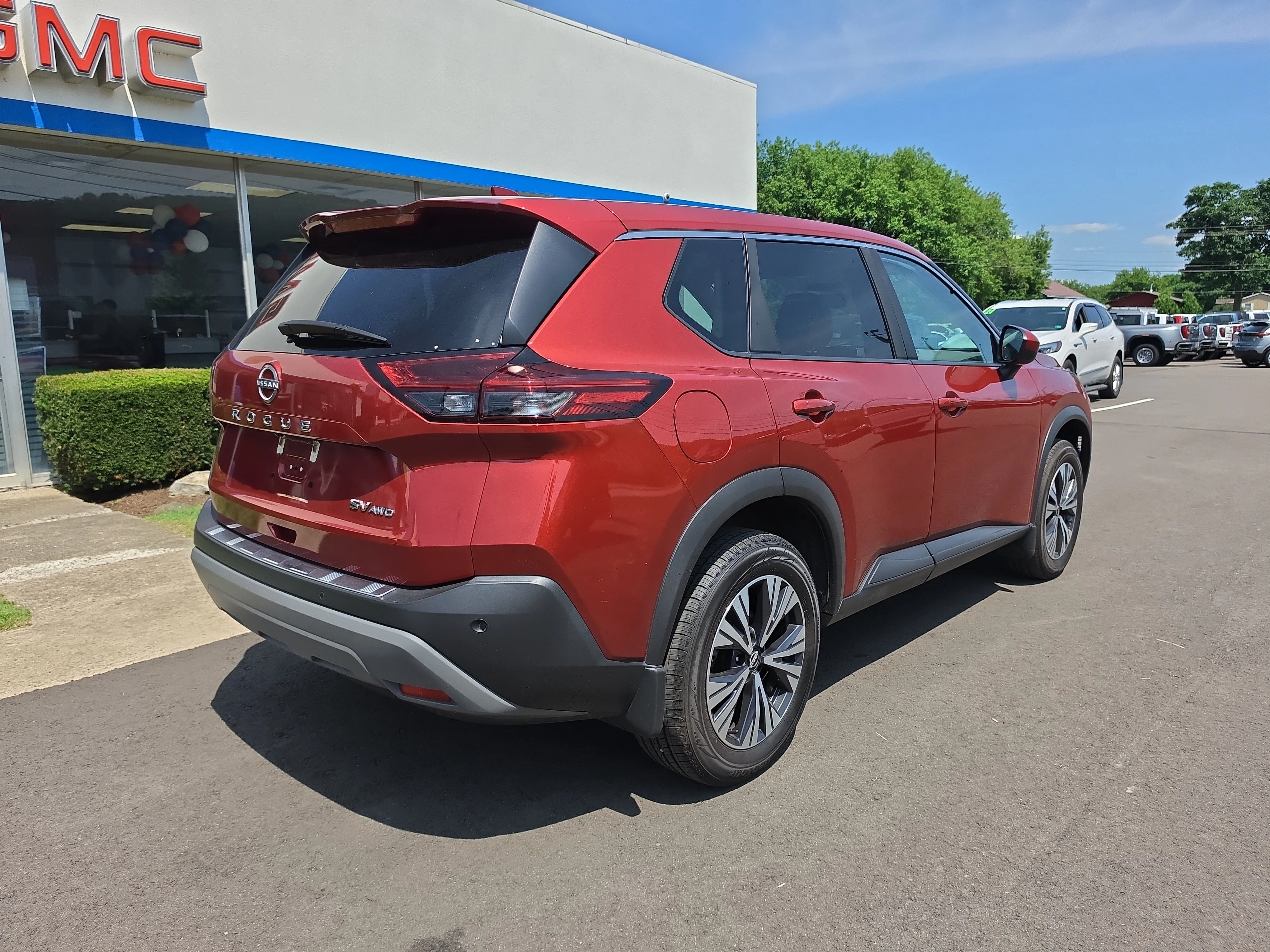 Used 2023 Scarlet Ember Tintcoat Nissan SV image 3