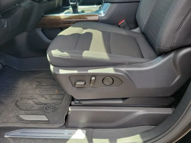 Used 2025 Onyx Black GMC Elevation image 11