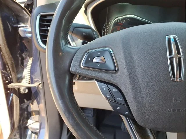 Used 2017 Blue Lincoln Select image 19