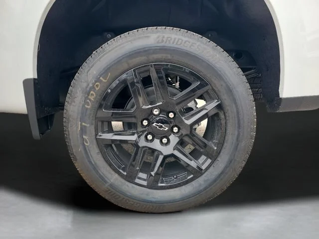 New 2026 Summit White Chevrolet RST image 32