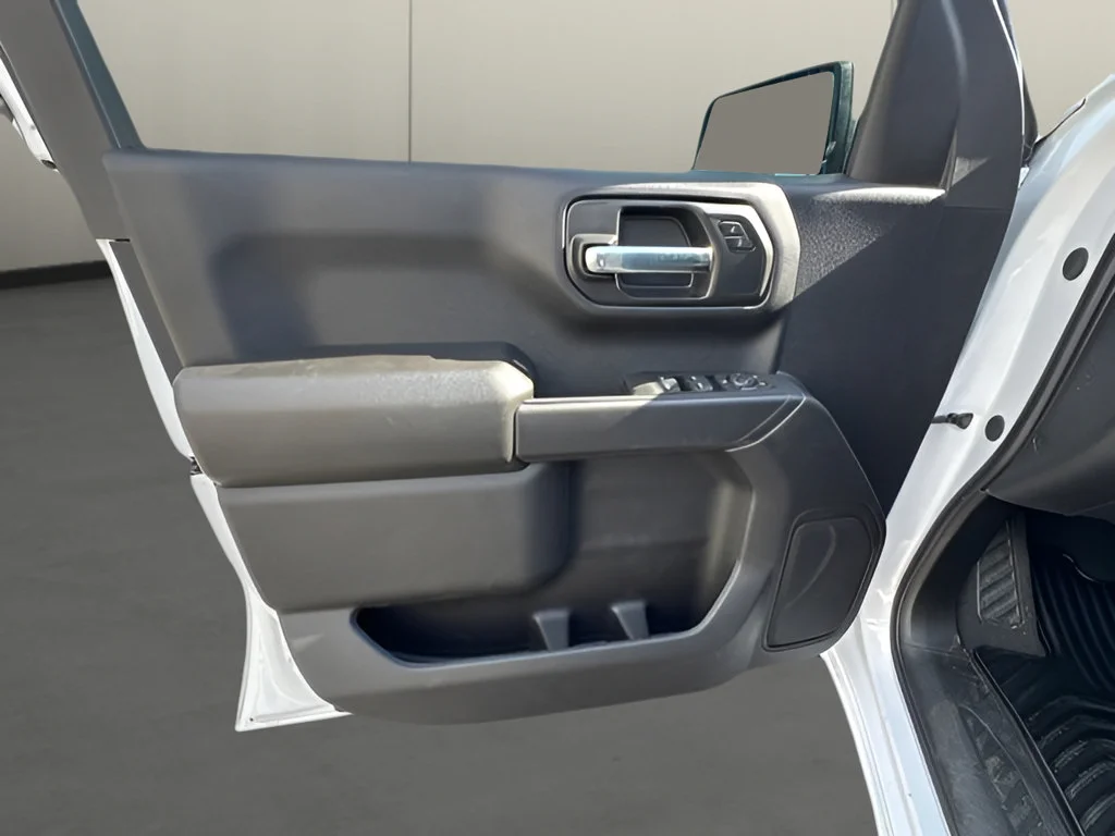 New 2026 Summit White Chevrolet Custom image 9