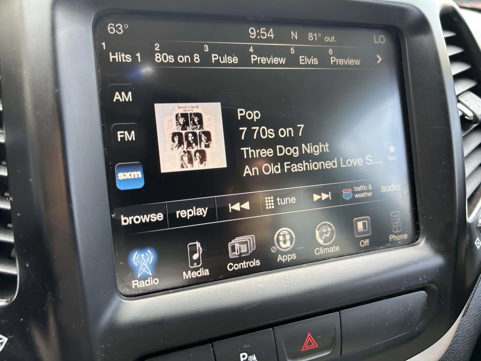 Used 2017 Gray Jeep Latitude FWD image 18