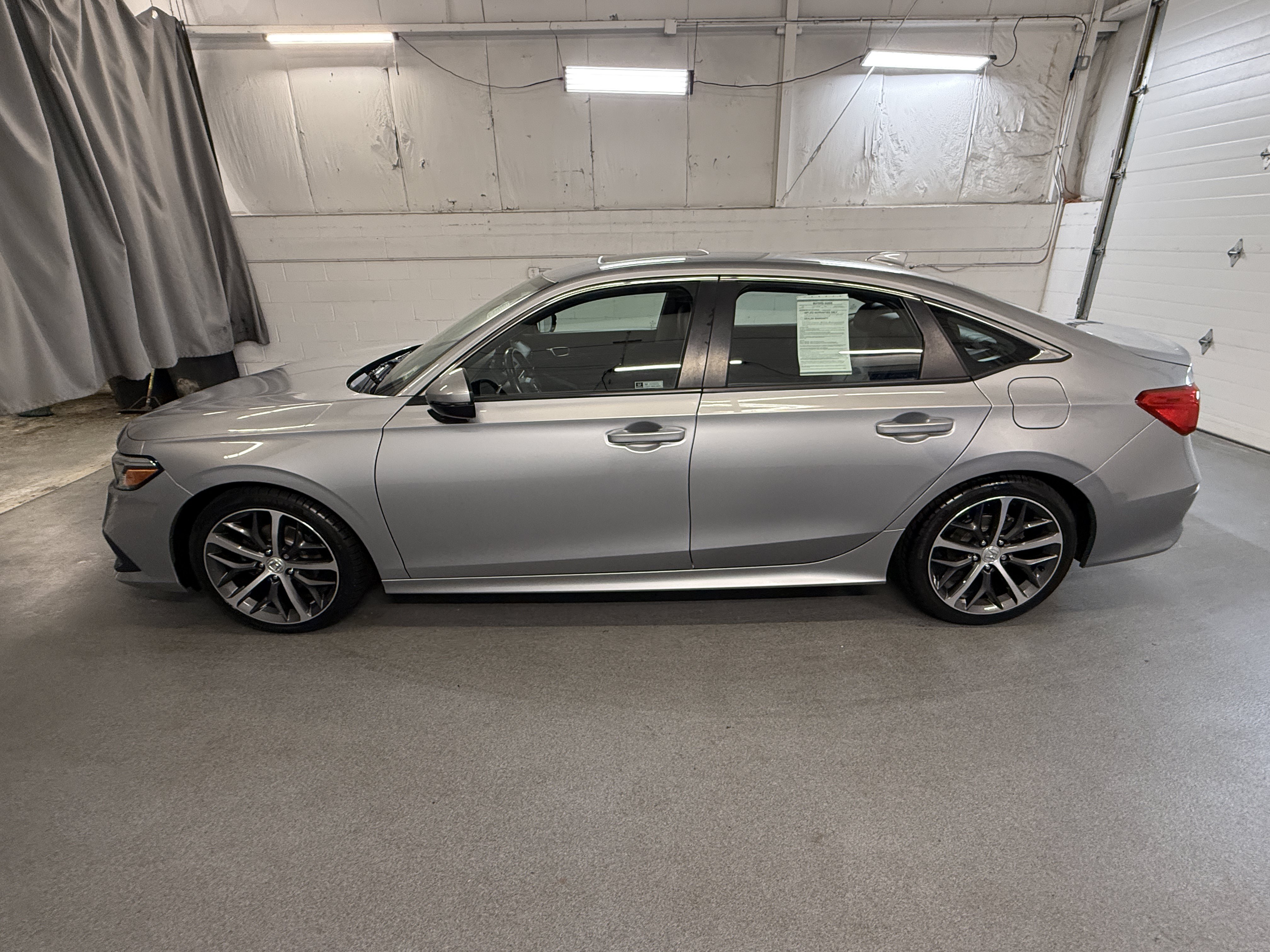 Certified Used 2023 Lunar Silver Metallic Honda Touring image 5