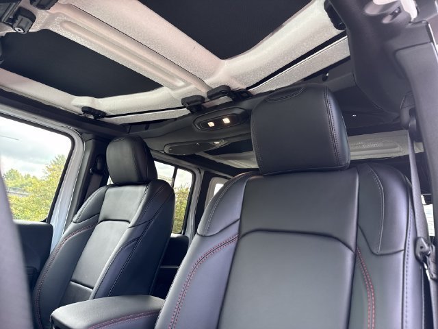 New 2026 Bright White Clear-Coat Exterior Paint Jeep Moab 392 image 20