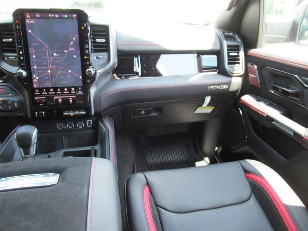 New 2026 Diamond Black Crystal Pearl-Coat Exterior Paint RAM RHO image 17