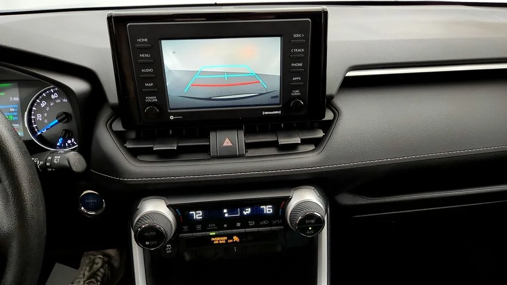 Certified Used 2022 Silver Toyota XLE image 31