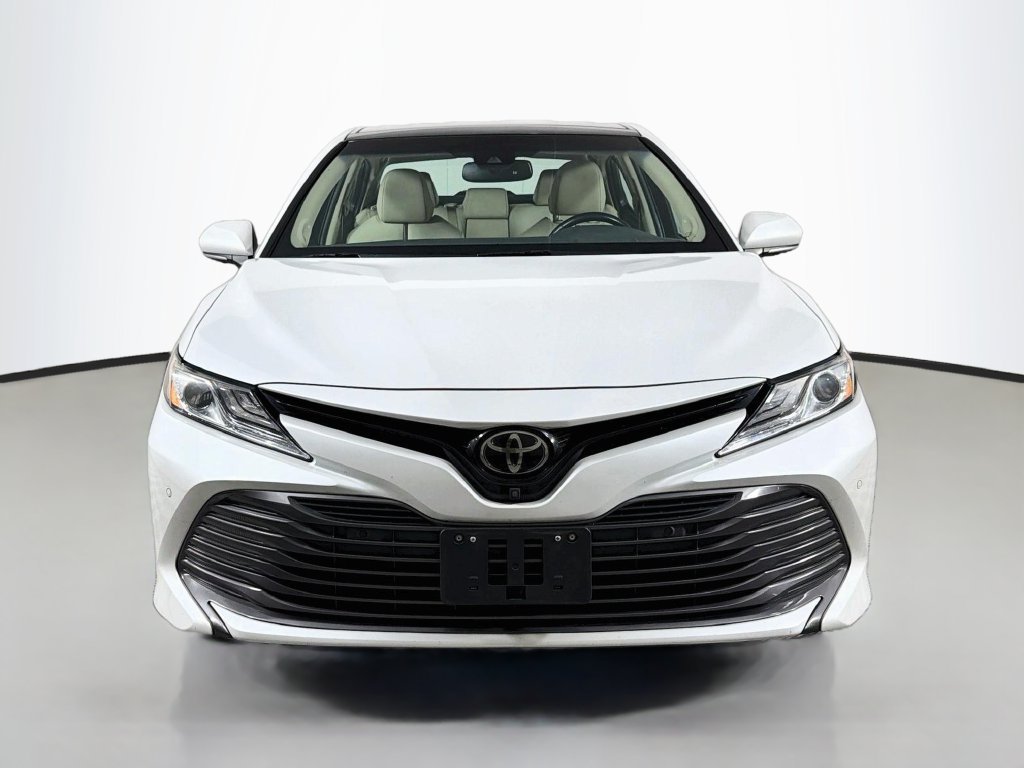 Used 2018 Beige Toyota XLE image 2