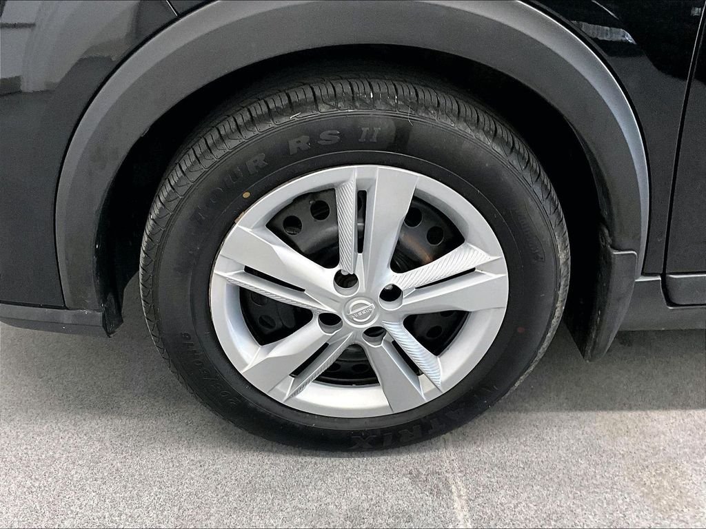 Used 2022 Super Black Nissan S image 7