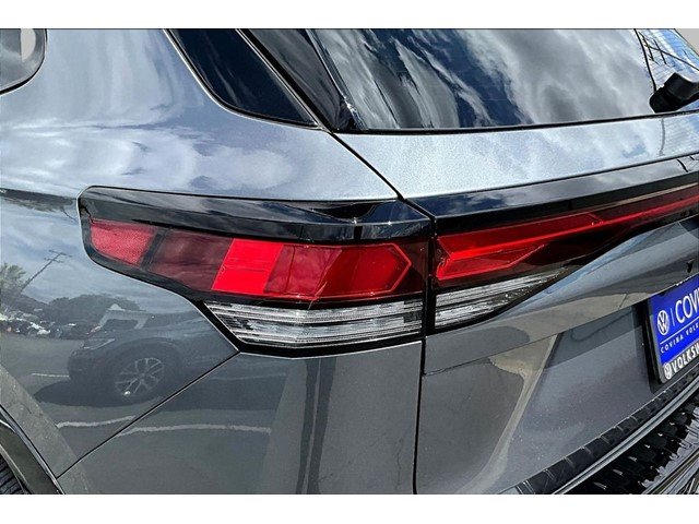 New 2026 Platinum Gray Metallic Volkswagen 2.0T SE R-Line Black image 22