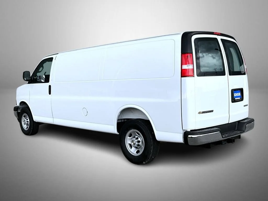 New 2026 Summit White Chevrolet 1WT image 7