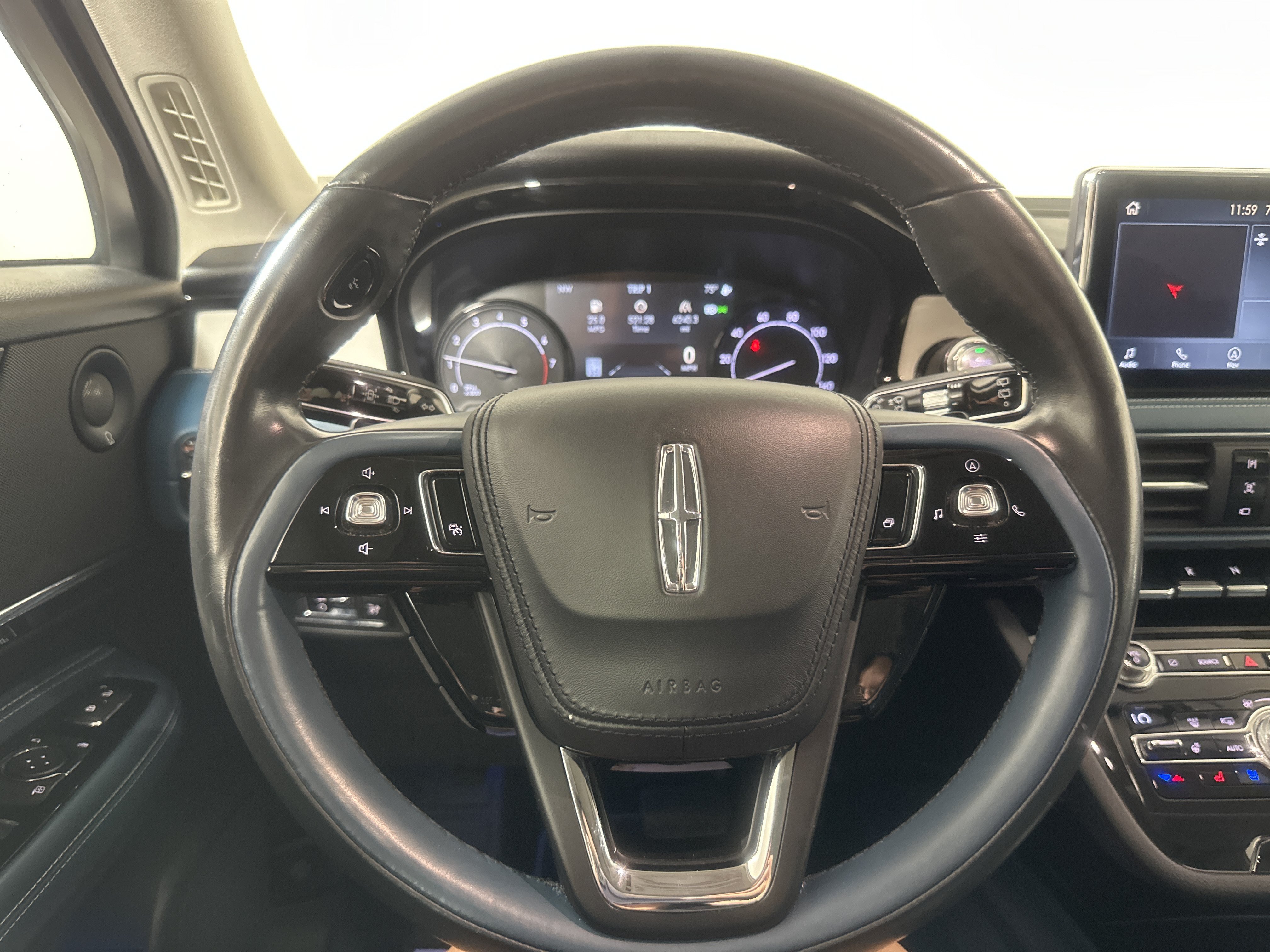 Used 2020 Blue Lincoln Reserve image 12