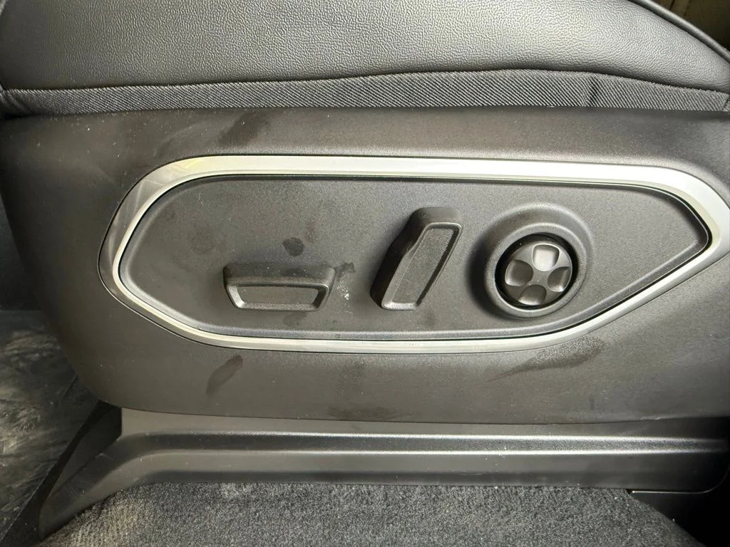New 2026 Silver-Zynith Exterior Paint Jeep  image 66