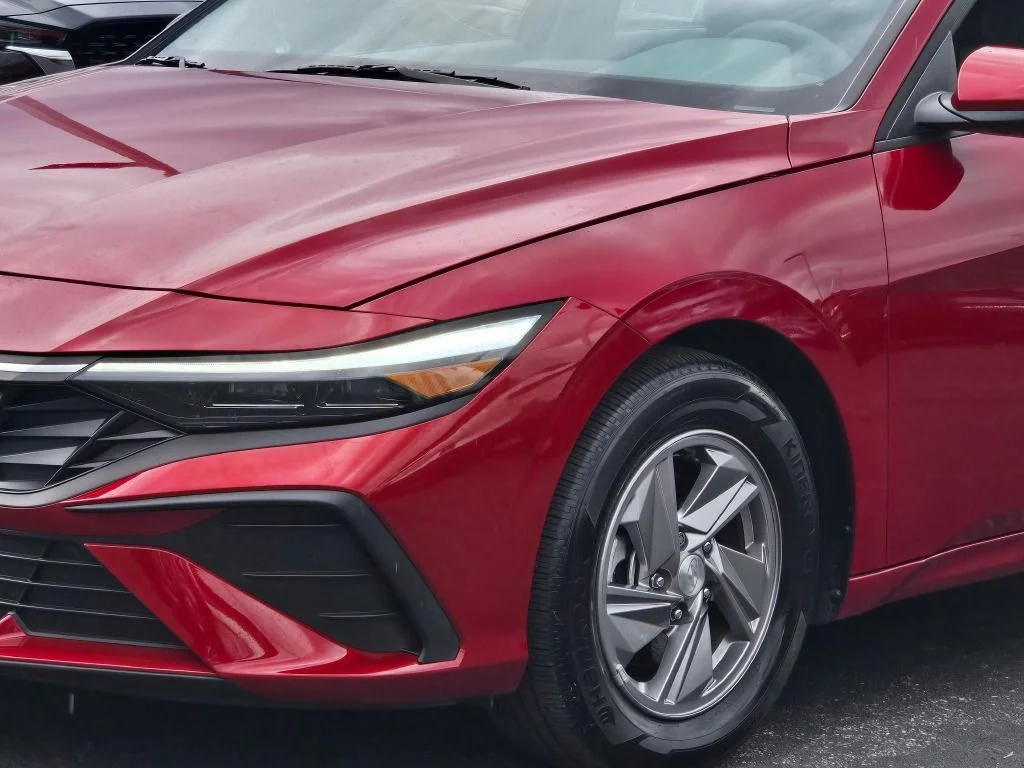 Used 2025 Red Hyundai SE image 2