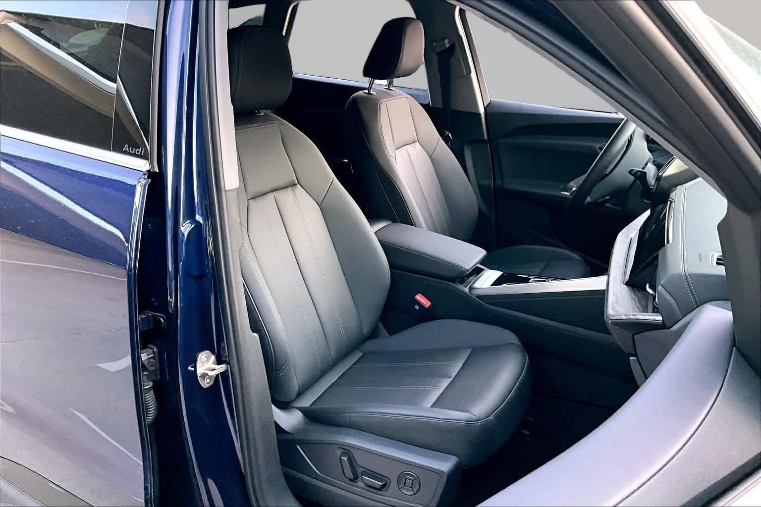 Used 2025 Navarra Blue Metallic Audi Premium image 9