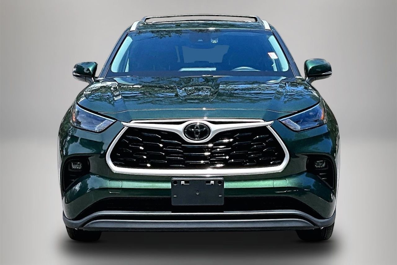 Used 2023  Toyota XLE image 3