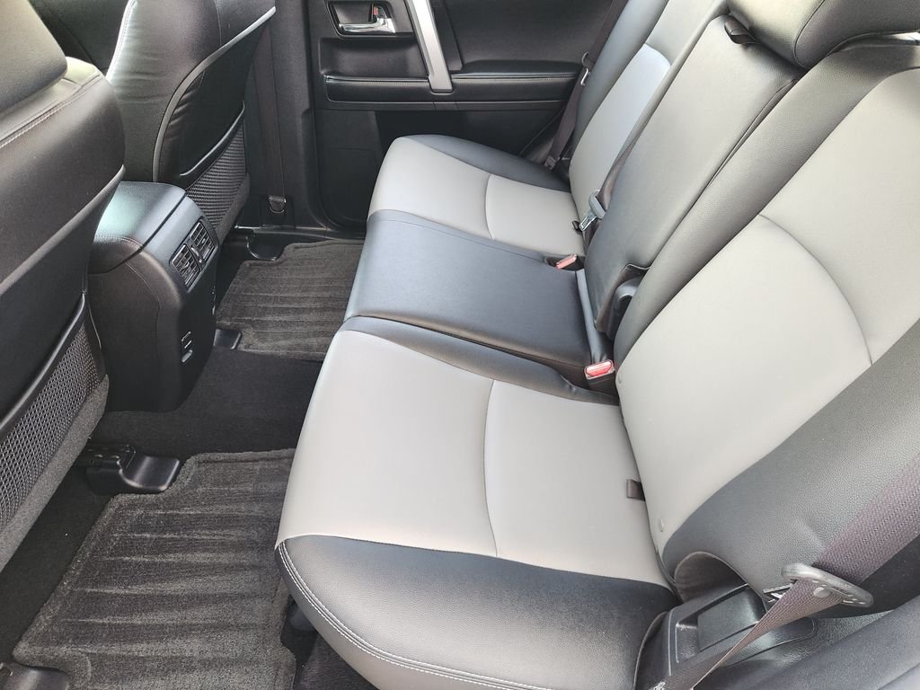 Used 2016 Super White Toyota SR5 Premium image 29