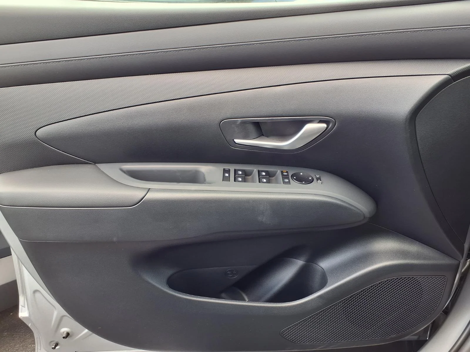 New 2026 Shimmering Silver Metallic Hyundai SE image 10