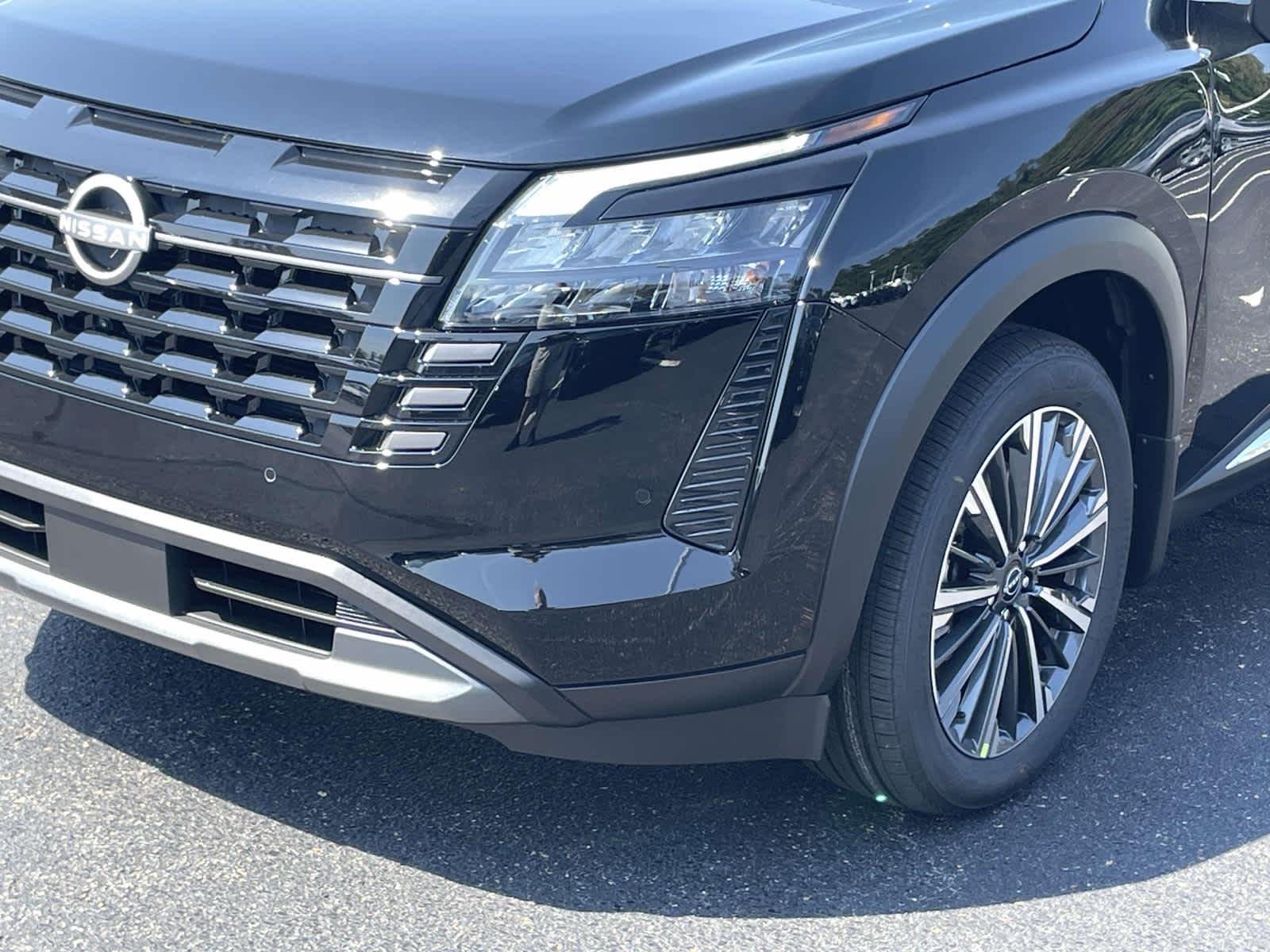 New 2026 Super Black Nissan Platinum image 13