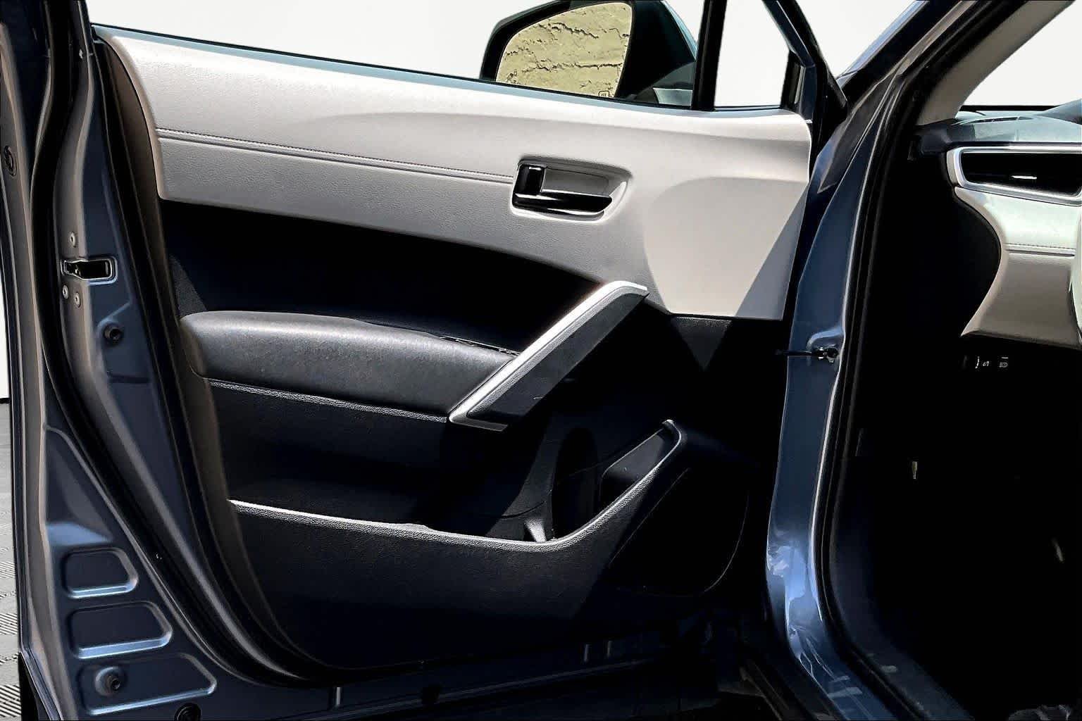 Used 2022 Celestite Toyota LE image 22
