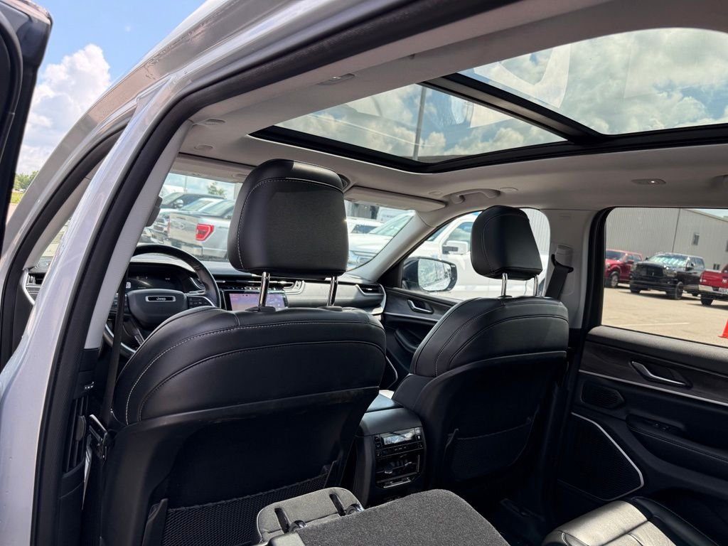 Used 2021 Silver Zynith Jeep Limited image 10