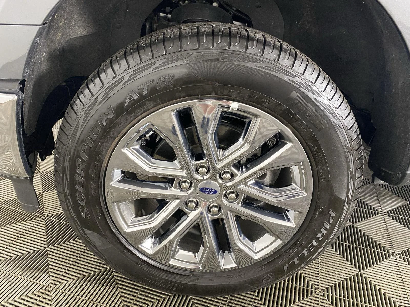 New 2026 Carbonized Gray Metallic Ford XLT image 24