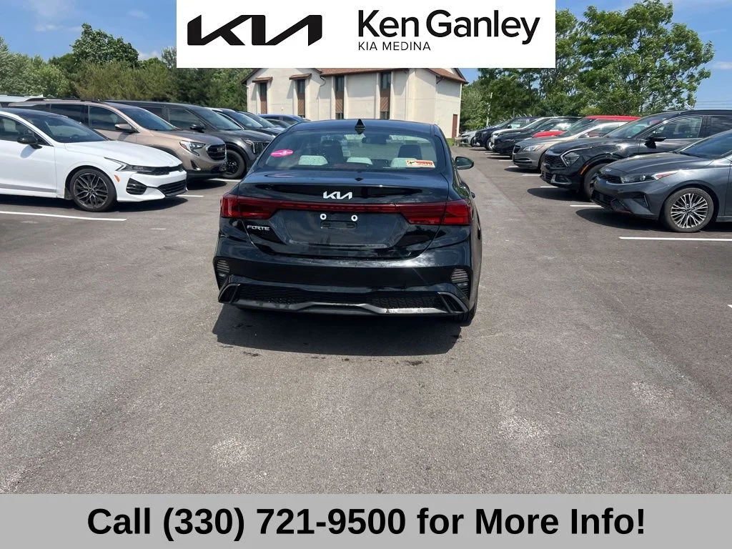 Used 2022 Black Kia LXS image 6