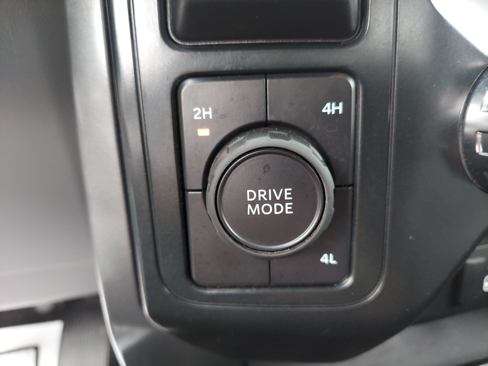 Used 2025 Oxford White Ford XLT image 24