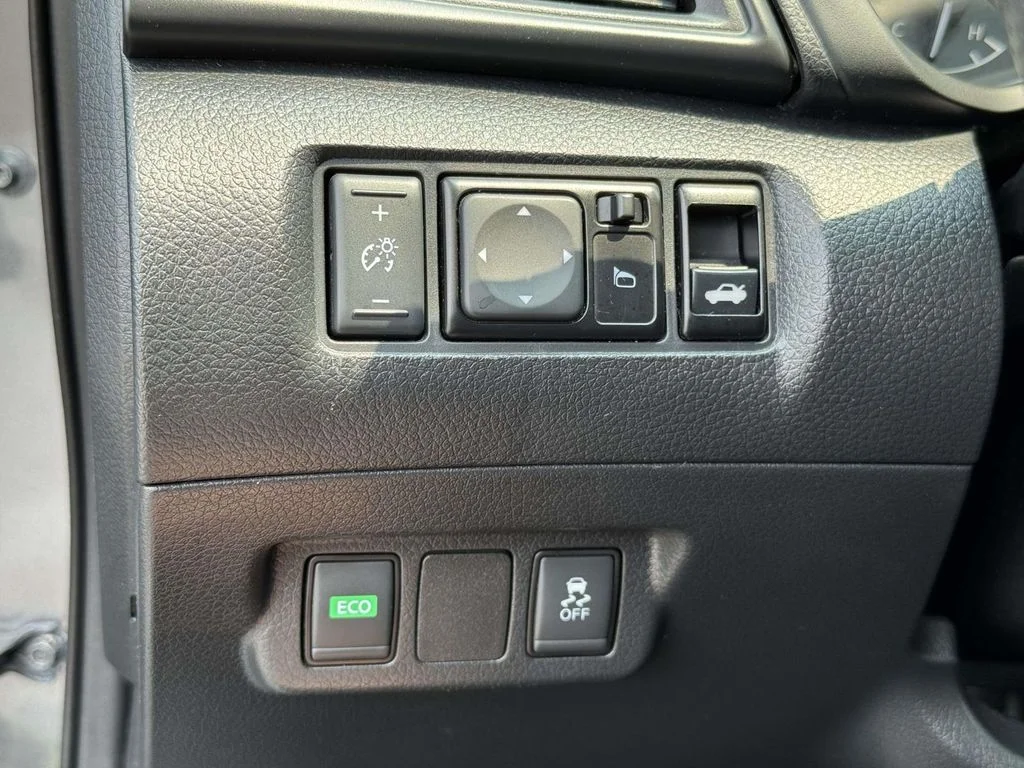 Used 2019 Gray Nissan S image 27